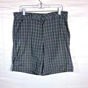 Ashworth Men's 34" Black /Gray And White Adjustible Button Golf Shorts